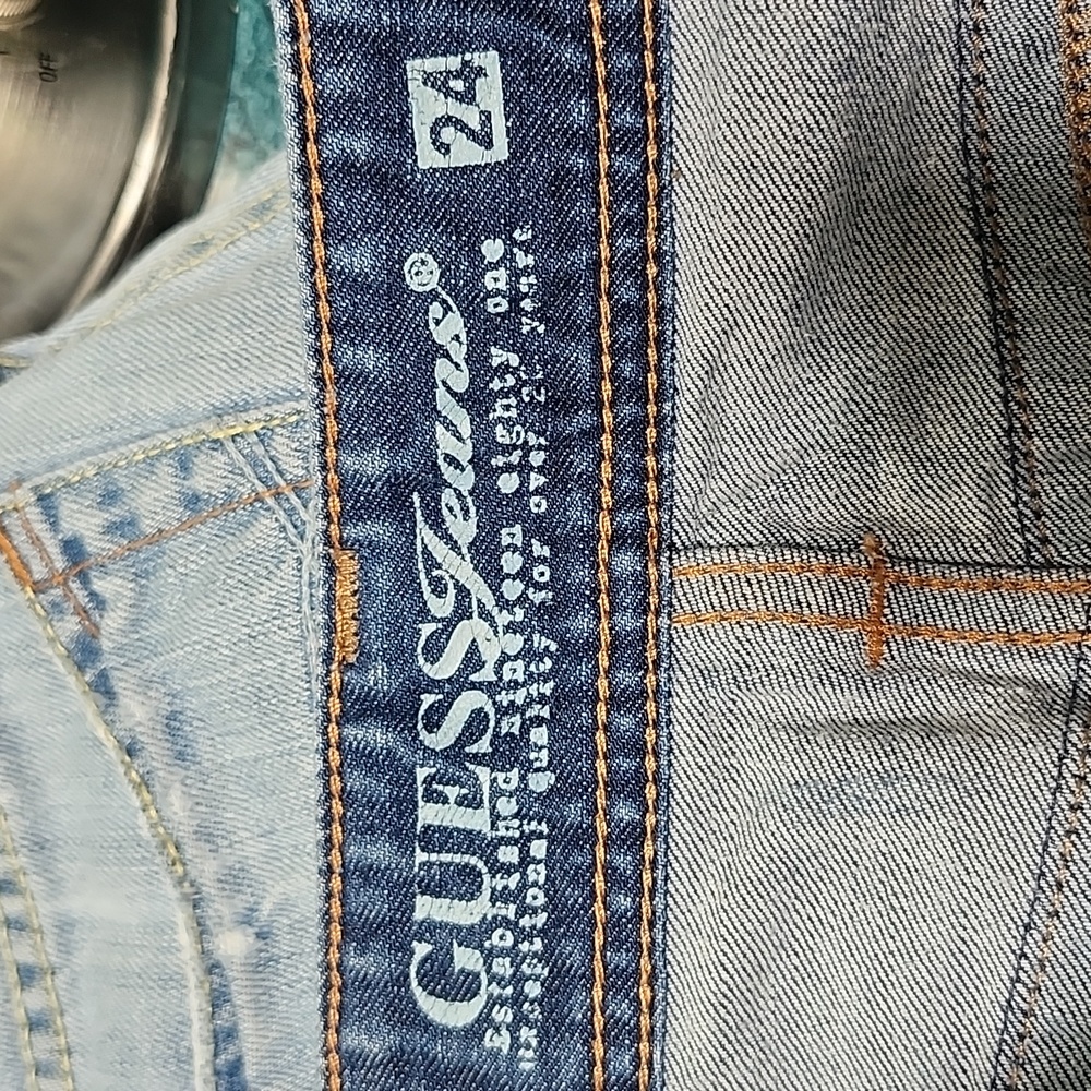 NWOT GUESS Women's Blue Denim Shorts - Picture 3 of 8